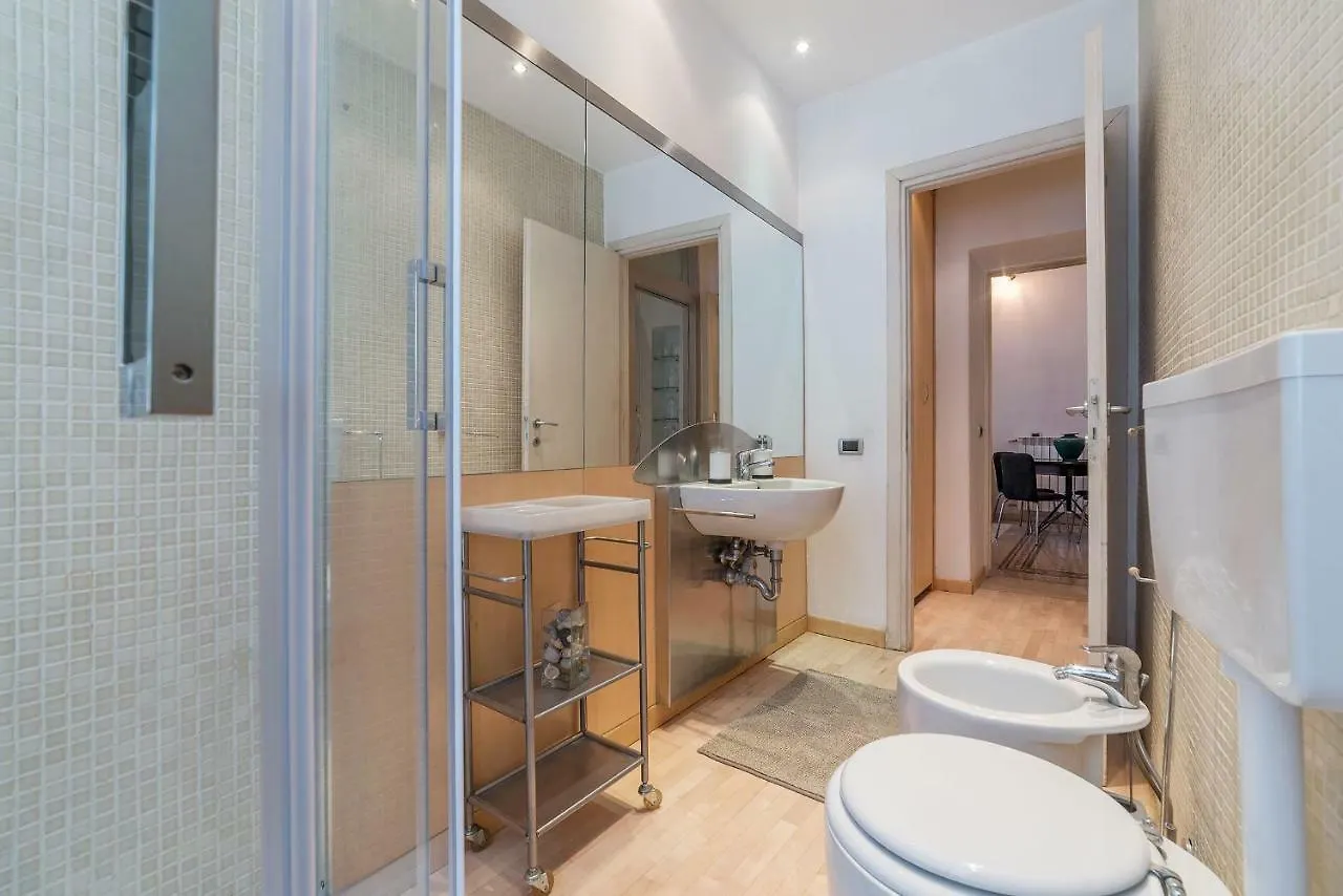 San Giovanni & Colosseo Roomy Flat Róma Apartman